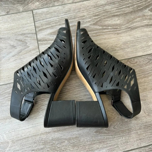 Karl Lagerfeld Hillary Laser Cut Black Leather Sandals - Picture 6 of 13
